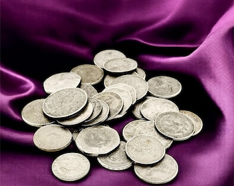 Vintage 1980-1982 Mexican One Peso Coin: Copper-Nickel Collectible