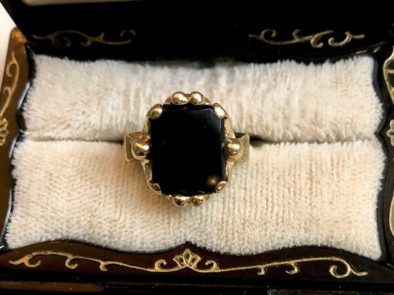 Antique Black Onyx Ring 10k Gold Black Solitaire Cabochon Etsy Antique Black Onyx Ring 10k Gold Black Solitaire Cabochon Etsy