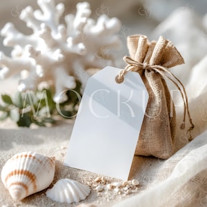 Mockup etichetta regalo spiaggia, Mockup etichetta ringraziamento oceano 2x3,5, Mockup etichetta bomboniera matrimonio, Mockup etichetta regalo costiera, Mockup etichetta scatola regalo estiva PSD