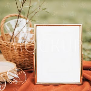 Goldrahmen Menü Mockup, Boho 8x10 Rahmen Tischschild Mockup, Hochzeitstischschild Mockup, Tischschild Mockup, Tischnummer Beschilderung Kartenmodell