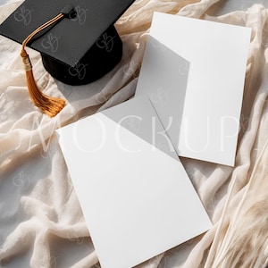 College Party Two Sides Card Mockup 5 x 7, dubbele afstudeergroet uitnodigingsmodel, middelbare school uitnodigingsmodel, afstudeerfeest uitnodigingsmodel