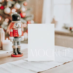 Boho Holiday Postcard Mockup, Boho zaproszenie mockup PSD, Kartka z pozdrowieniami mockup 5x7, Boho Nutcracker Noworoczne zaproszenie mockup