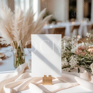Maquette moderne de signe de Table de baby shower, maquette de numéro de table de mariage 5 x 7, maquette de menu de barre de cadre, maquette de carte de menu, maquette minimale de signe de table