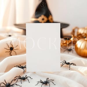 Maquette d'invitation à une fête d'Halloween, maquette verticale blanche d'Halloween 5 x 7, maquettes d'invitation d'automne effrayantes d'araignées, maquette d'invitation d'automne bohème