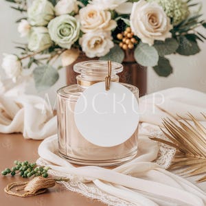 Minimalistisch leeg wit kaartlabel mockup, boho rond cadeaulabel mockup, modern bruiloft gunstkaartjes mockup, rond eenvoudig aards labelmodel PSD