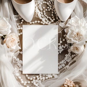 Mockup de cartão comemorativo, mockup de convite de casamento estilo boho, mockup de convite de casamento moderno 5x7, mockup de cartão minimalista, mockup de cartão de chá de panela
