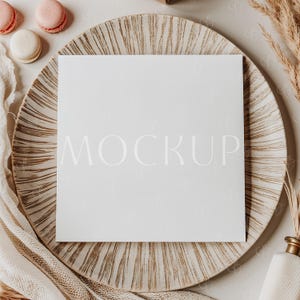 Mockup di biglietto d&#39;auguri 5x5, Mockup di invito per San Valentino, Mockup di biglietto di San Valentino, Mockup di biglietto d&#39;invito per una festa romantica, Mockup di biglietto accogliente