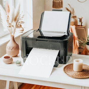 Mockup de impressora preta, mockup de página de impressora doméstica Boho, mockup de impressora e folha PSD, mockup de impressora doméstica minimalista, mockup de impressora de mesa