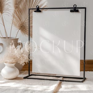Maquette de panneau de table cadre noir 8 x 10, maquette de menu de barre de cadre PSD, maquette de panneau de table d'anniversaire, maquette de panneau de table, maquette de numéro de table de mariage