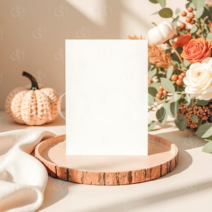 5x7 Vertikale Weiße Grußkarte Mockup, Boho Halloween Einladung Mockup, Herbst Geburtstag einladen Mockup, Kürbisse Babyparty einladen Mockup