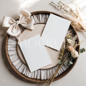 Boho Zwei Seiten Kartenmodell, Doppel 5x7 Einladungsmodell, Boho Hochzeitseinladung Mockup, Neutrale Töne Brautparty Einladung Mockup