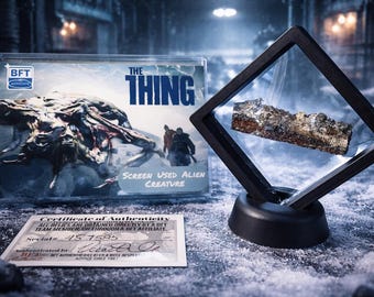 Cuerpo quemado de alienígena, utilería original de la película The Thing (2011), con certificado de autenticidad numerado.