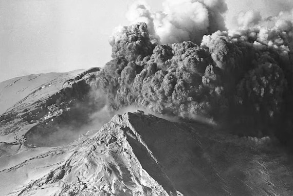 ビンテージのセントヘレナ山(アメリカ)の噴火の灰で作られたハンドメイドの小物たち セントヘレンズ山 1980年噴火の火山灰 - Etsy 日本