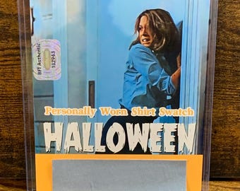 Jamie Lee Curtis ha indossato personalmente un frammento di maglietta durante Halloween, con certificato di autenticità di Laurie Strode.
