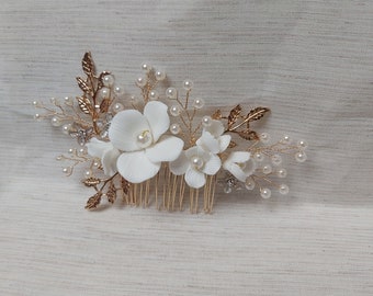 Ceramic flowers  bridal hair comb, wedding hair accessory. Pearls and white ceramic flowers bridal hair comb. Bridal hair piece. Haircomb