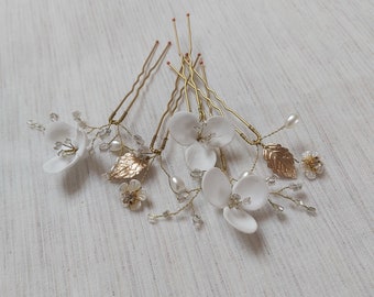 Clay flowers hair pins, bridal flowers hair pins, bride hairpins, bridesmaids hair pins, bridal hair accessory, minimalistic design