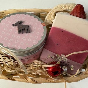 Geschenkset Himbeere und Himbeere-Sheasahne - Raspberry Soap and Raspberry scented shea butter set - Soapisch