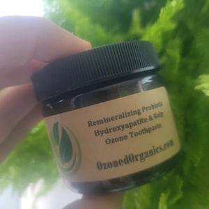 Pasta dental remineralizante probiótica con hidroxiapatita y algas marinas (¡apta para saturar los dientes!)