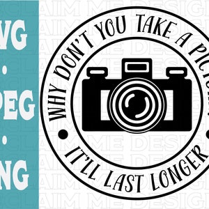 Puede incluir: Diseño gráfico en blanco y negro con una cámara y el texto "¿Por qué no tomas una foto? Durará más tiempo."