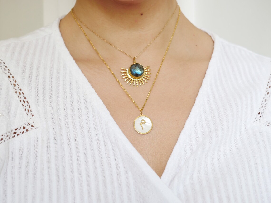 collier lettre arabe