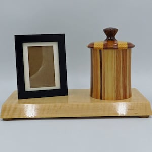 Cremation Urn | 25 cu. in. Keepsake Wood Urn | urn040