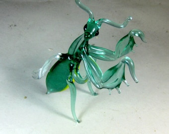 Hand blown glass animal insect praying Mantis green Murano style figurine ornament art decor 4.2x4.2x1.8 inches
