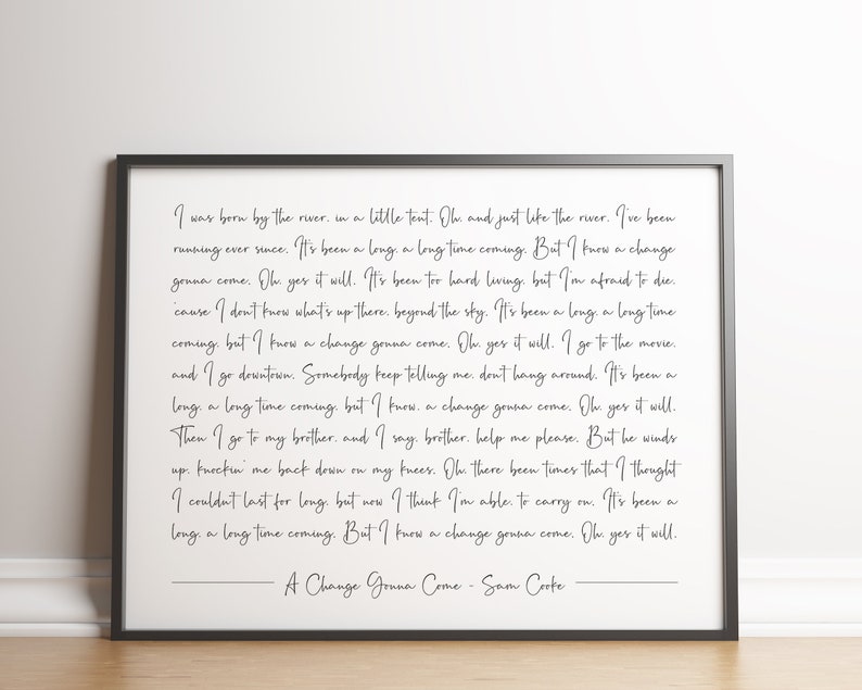K&ouml;nnte beinhalten: Ein schwarz-wei&szlig;er druckbarer Wandkunstdruck mit den Texten des Songs "A Change Gonna Come" von Sam Cooke. Die Texte sind in einer handschriftlichen Schriftart geschrieben.