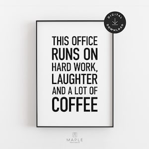 Decoración de oficina, Frase sobre trabajo en equipo para imprimir, Lámina para oficina de RR. HH., Regalos con humor sobre café, Arte mural para el lugar de trabajo, Póster descargable, Risas y trabajo duro