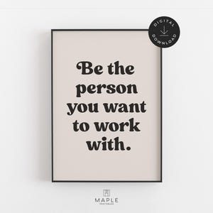 Motivierende Wandkunst, seien Sie die Person, mit der Sie arbeiten möchten, inspirierendes Zitat, beiges Arbeitsplakat, Bürodekordruck, druckbare Teamwork