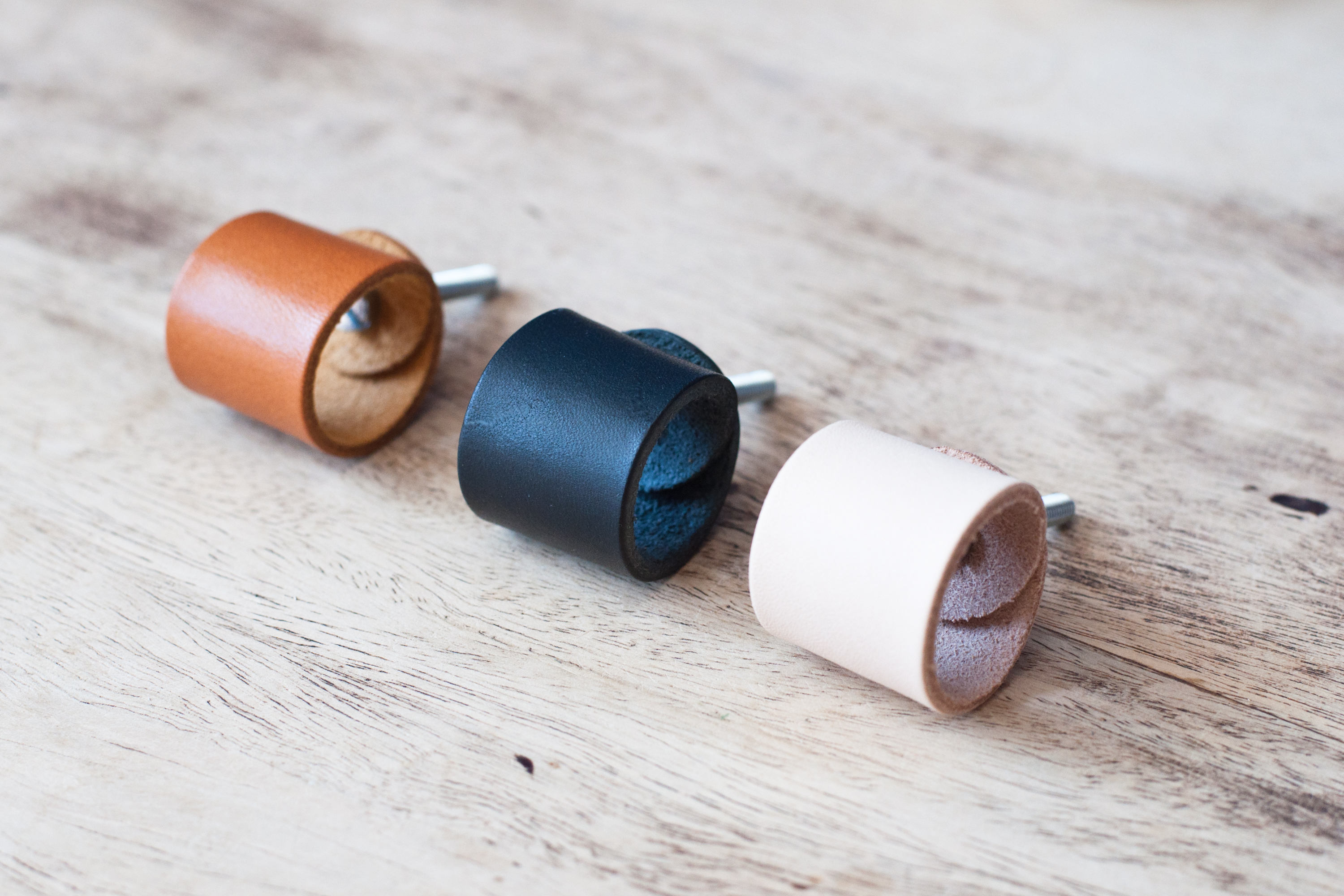 Poignées de tiroir en cuir,poignées de tiroir,poignée de porte,poignées de porte en cuir, boutons en cuir,poignée cuir,poignées de porte, poignée cuir