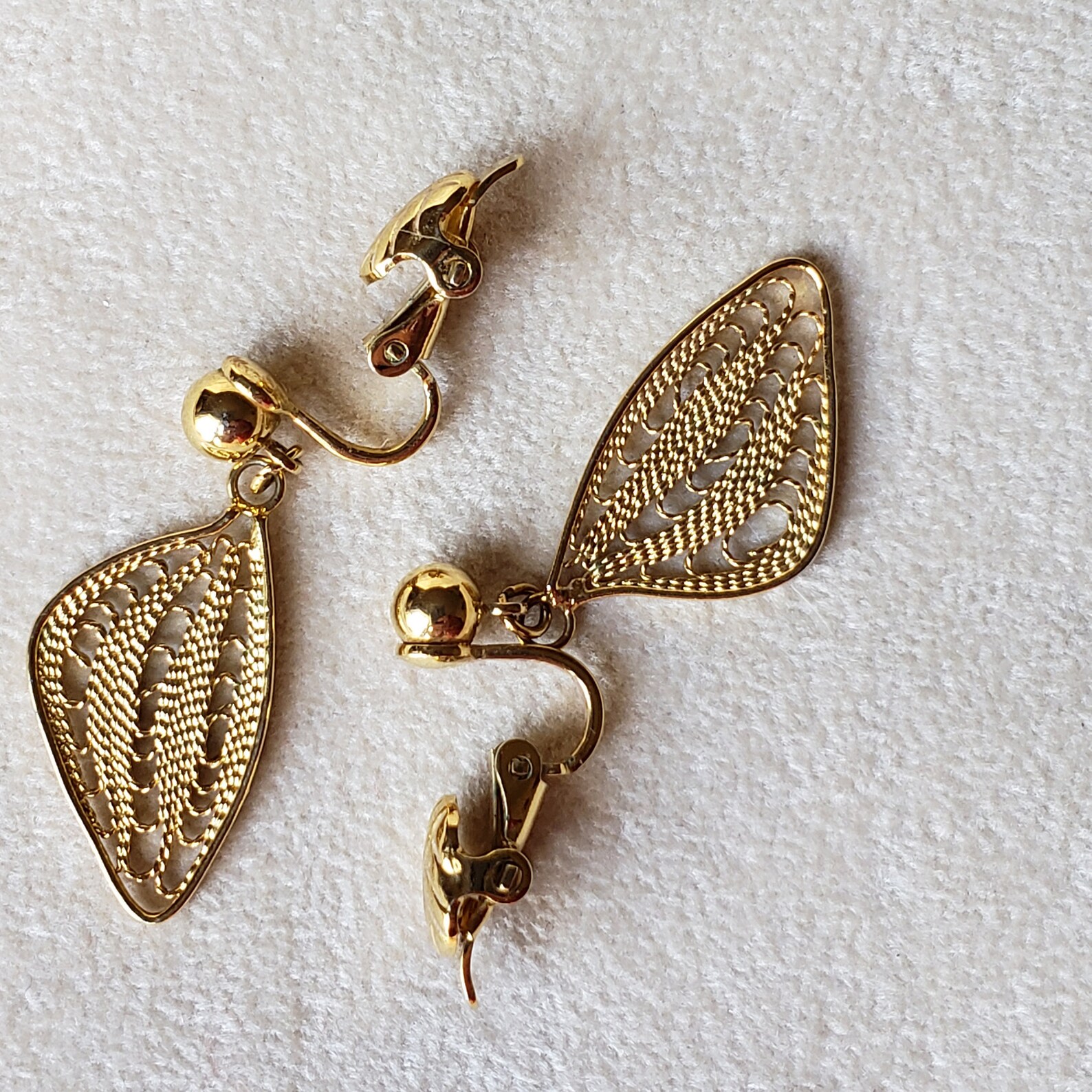 Boucles D'Oreilles Clips Vintage Trifari - Forme Ronde Argentée - Occasion (Bon État)