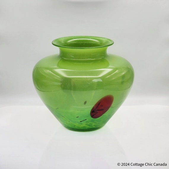 Japanese-Style Art Glass Vase – Vibrant Lime Green with Bold Red Accents and Jupiter Spot