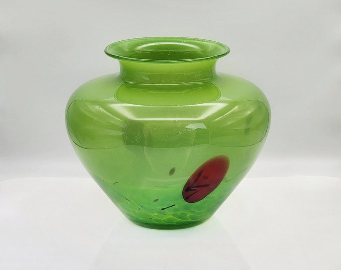 Japanese-Style Art Glass Vase – Vibrant Lime Green with Bold Red Accents and Jupiter Spot