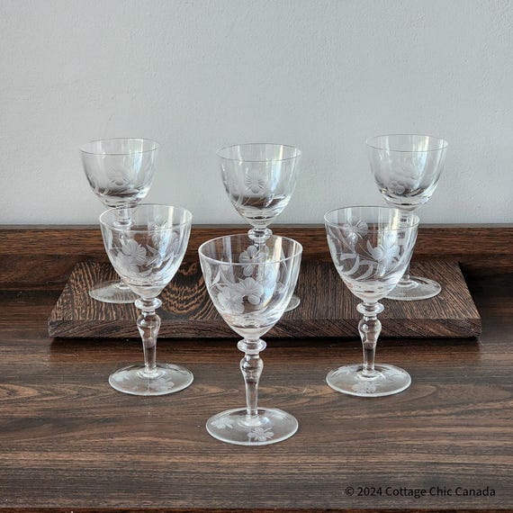 Mid-Century Barware Set – 6 Vintage Etched Cordial Glasses with Floral Blossoms