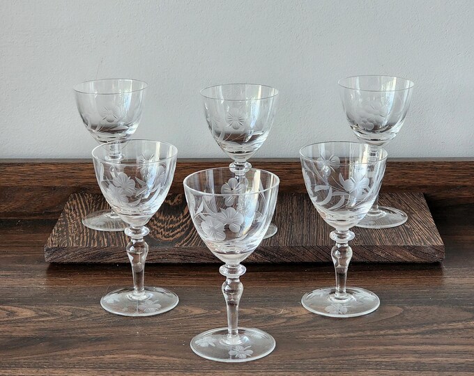 Mid-Century Barware Set – 6 Vintage Etched Cordial Glasses with Floral Blossoms