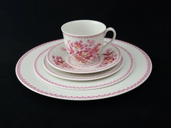 Royal Doulton Phoenix 5 Pc Place Setting, Fine Bone China Dinnerware Tea Set
