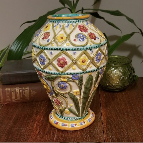 Vintage Italian Majolica Vase – Raised Relief Floral Hand-Painted Pottery, 12-Inch Ceramic Decor