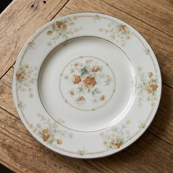 Noritake Roundelay 10 5/8 Inch Dinner Plates Pair – Fine Bone China Tableware Japan
