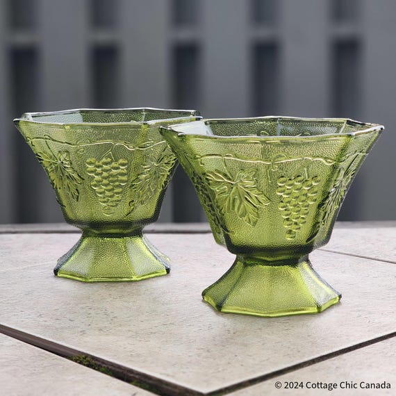 Vintage Avocado Green Glass Candy Dish Set– Anchor Hocking Mid-Century Grape Leaf Design