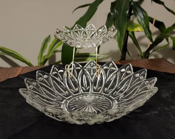 Federal Glass Petal Chip and Dip Serving Set for Holiday Parties