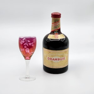 Copa de cordial Ruby Flash de la década de 1930: copas de aperitivo con grabado floral