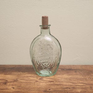 Vintage Glasflasche mit Adler - Zweihundertjähriges Sammlerstück für Bar oder Regaldekor