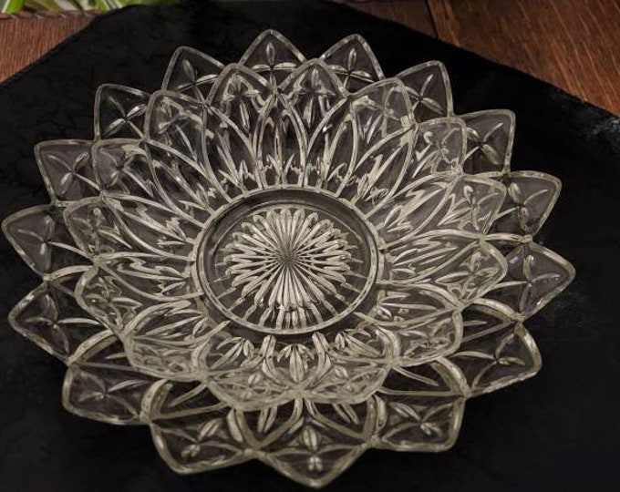 Federal Glass Petal Serving Bowl Set for Holiday Parties