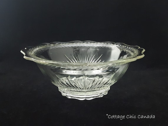 Vintage Jeannette Glass Sunburst Herringbone Serving Bowl