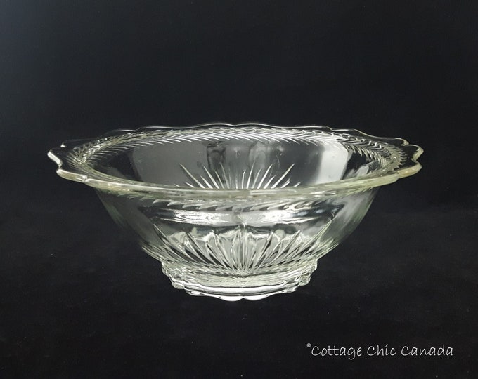 Vintage Jeannette Glass Sunburst Herringbone Serving Bowl
