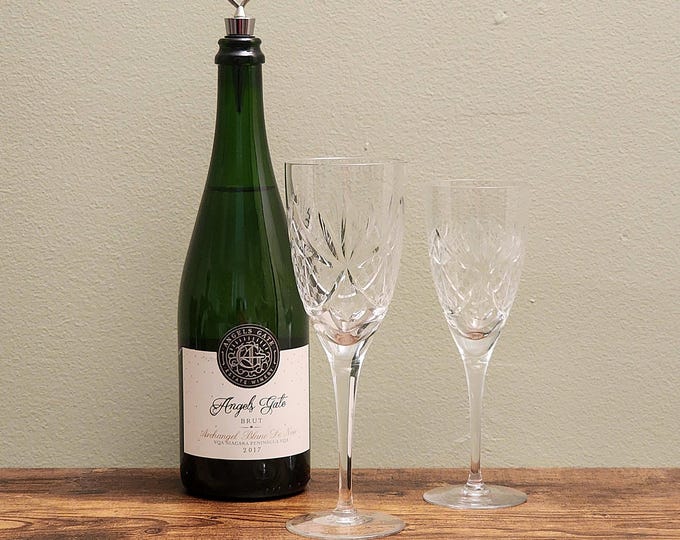 Bohemian Elegant Fine Lead Crystal Wine Glass Goblet with Long Stem, Set of 2