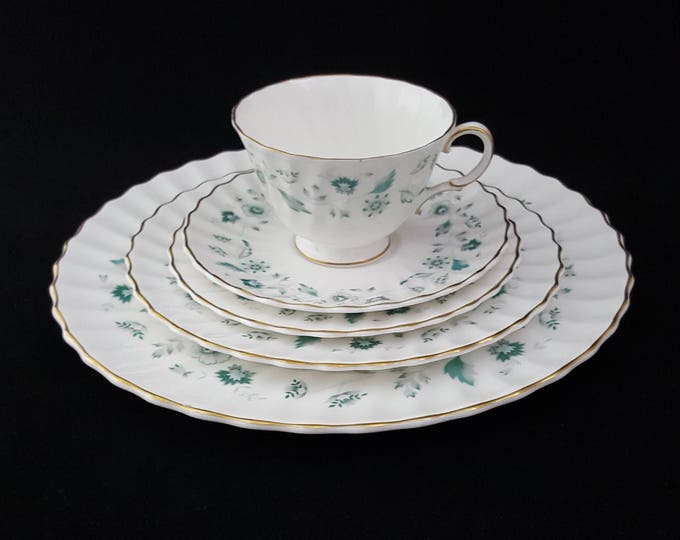 Royal Doulton Waverley 5 Pc Place Setting, Fine Bone China Dinnerware Tea Set