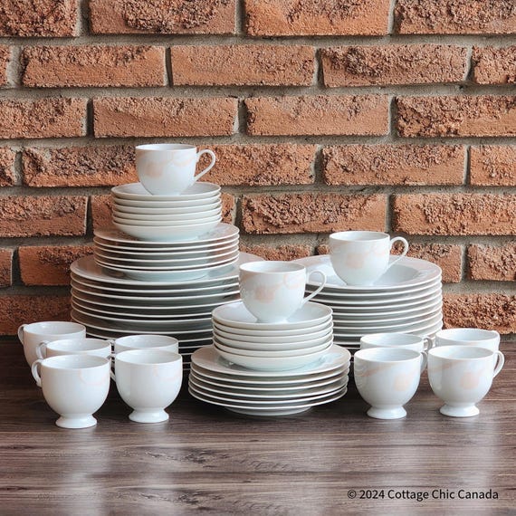 Mikasa Classic Flair Peach 60 Piece Dinnerware Set Service for 12 – Vintage Porcelain Japan