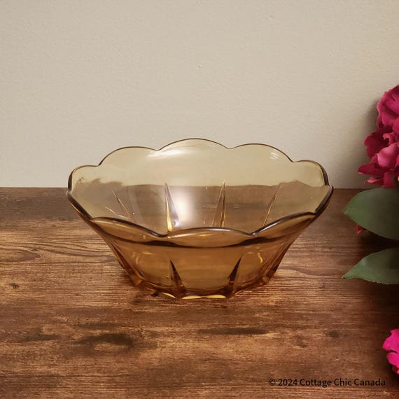 Anchor Hocking Swedish Modern Amber Glass Serving Bowl – Vintage Mid-Century Pressed Glass, 1950s–1960s