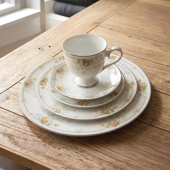 Noritake Roundelay 5 Piece Place Setting – Fine Bone China Tableware Japan